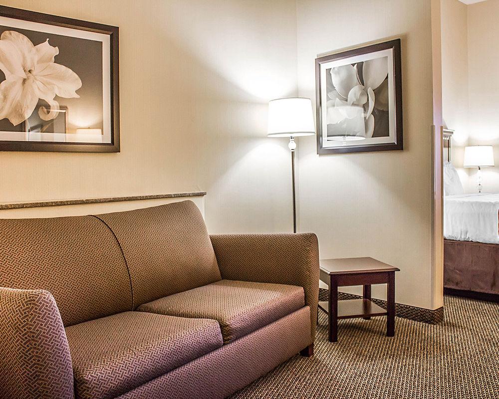 Holiday Inn - Cheshire - Southington By Ihg Exterior foto
